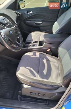 Внедорожник / Кроссовер Ford Escape 2016 в 