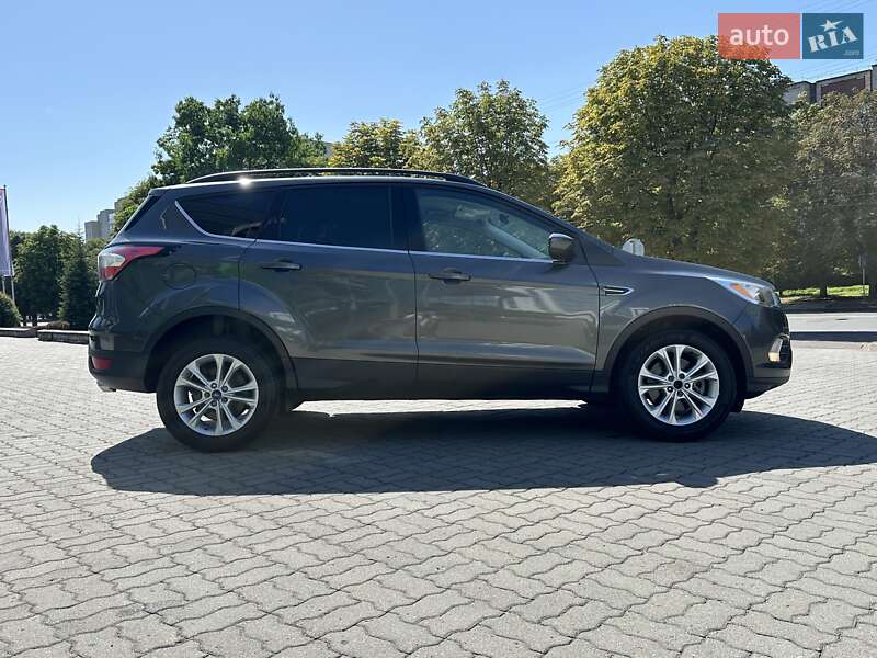 Внедорожник / Кроссовер Ford Escape 2018 в Луцке
