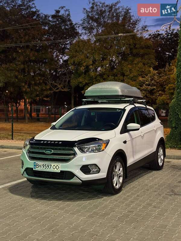 Внедорожник / Кроссовер Ford Escape 2017 в 