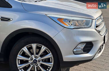 Внедорожник / Кроссовер Ford Escape 2016 в 
