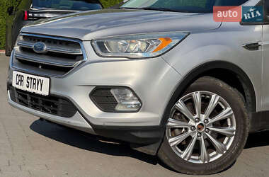 Внедорожник / Кроссовер Ford Escape 2016 в 
