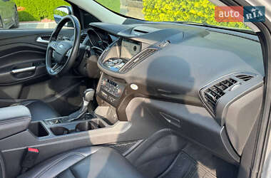 Внедорожник / Кроссовер Ford Escape 2016 в 