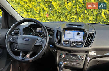 Внедорожник / Кроссовер Ford Escape 2016 в 