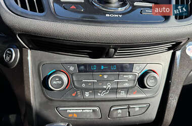 Внедорожник / Кроссовер Ford Escape 2016 в 
