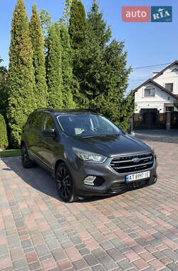 Внедорожник / Кроссовер Ford Escape 2017 в Ивано-Франковске