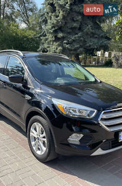 Внедорожник / Кроссовер Ford Escape 2017 в 