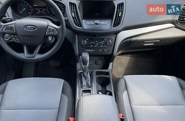 Внедорожник / Кроссовер Ford Escape 2017 в 