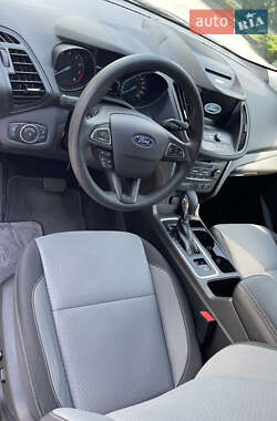 Внедорожник / Кроссовер Ford Escape 2017 в 