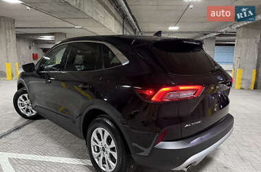 Позашляховик / Кросовер Ford Escape 2024 в 