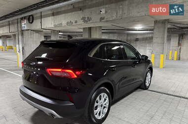 Позашляховик / Кросовер Ford Escape 2024 в 