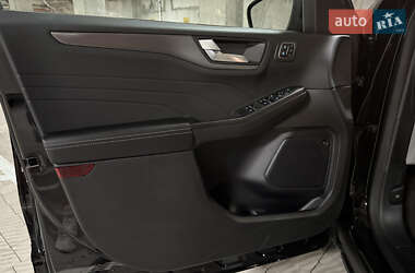 Позашляховик / Кросовер Ford Escape 2024 в 