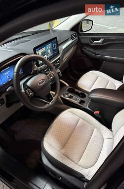 Позашляховик / Кросовер Ford Escape 2024 в 