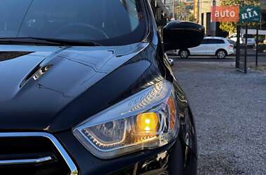 Внедорожник / Кроссовер Ford Escape 2018 в 