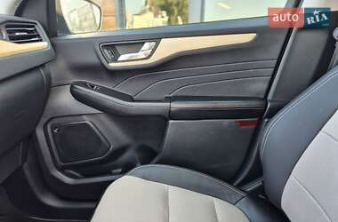 Внедорожник / Кроссовер Ford Escape 2021 в 