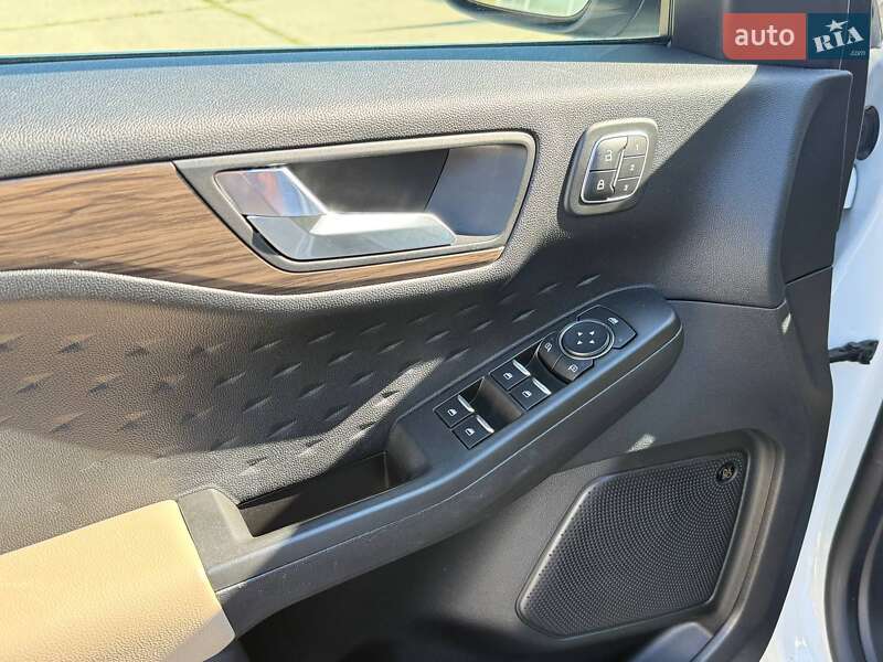 Внедорожник / Кроссовер Ford Escape 2020 в Киеве