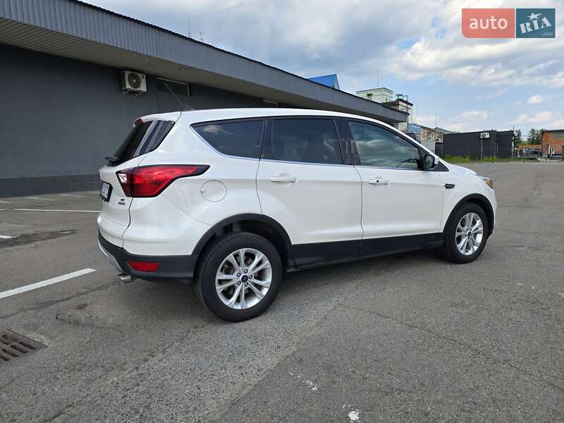 Внедорожник / Кроссовер Ford Escape 2019 в Львове