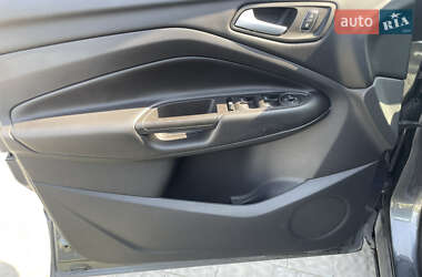 Внедорожник / Кроссовер Ford Escape 2018 в 