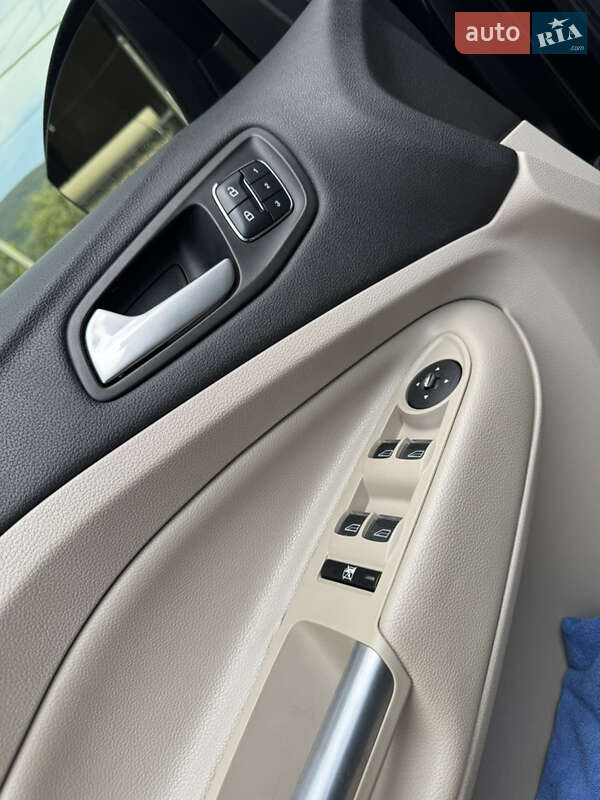 Внедорожник / Кроссовер Ford Escape 2014 в Измаиле