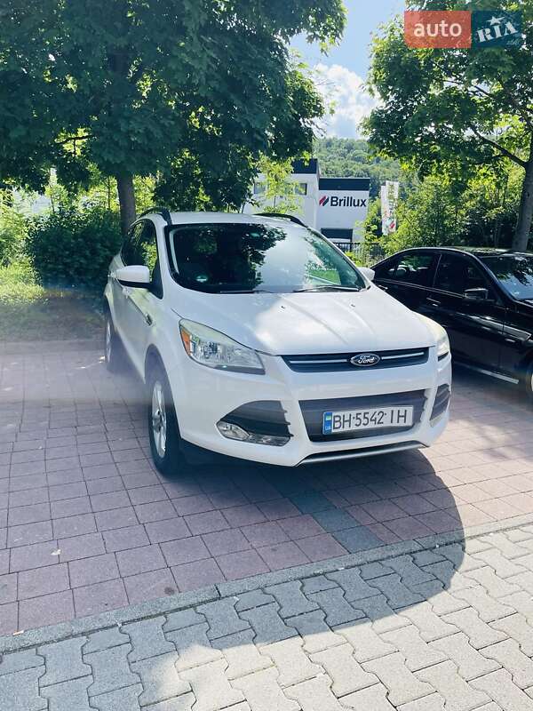 Позашляховик / Кросовер Ford Escape 2014 в 
