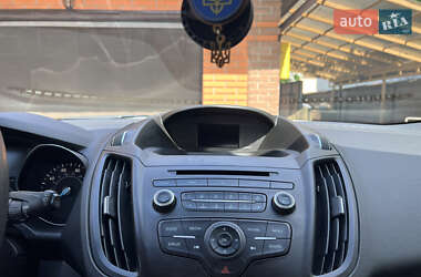 Внедорожник / Кроссовер Ford Escape 2018 в 