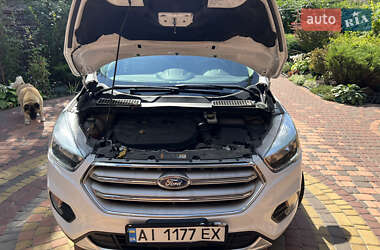 Внедорожник / Кроссовер Ford Escape 2018 в 