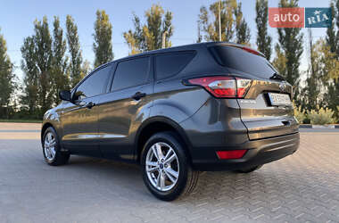 Внедорожник / Кроссовер Ford Escape 2018 в 