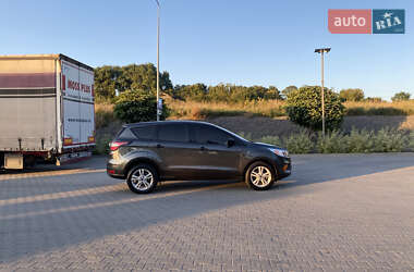 Внедорожник / Кроссовер Ford Escape 2018 в 