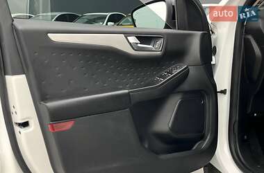 Позашляховик / Кросовер Ford Escape 2020 в 