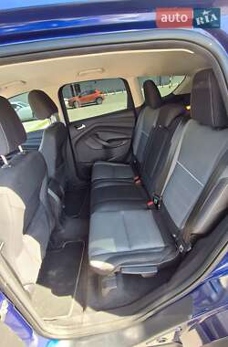 Позашляховик / Кросовер Ford Escape 2015 в 
