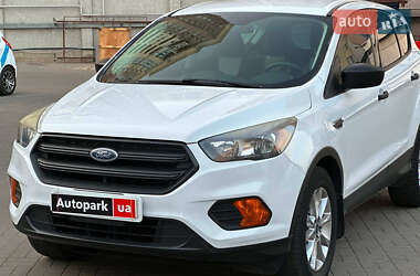 Внедорожник / Кроссовер Ford Escape 2017 в 