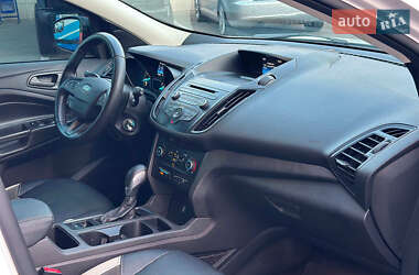 Внедорожник / Кроссовер Ford Escape 2017 в 