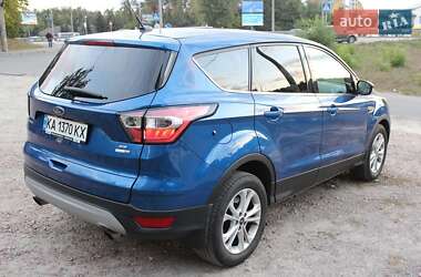 Внедорожник / Кроссовер Ford Escape 2016 в 