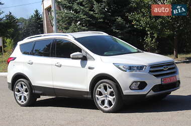 Внедорожник / Кроссовер Ford Escape 2019 в 