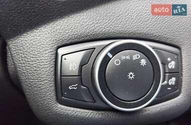 Внедорожник / Кроссовер Ford Escape 2017 в 