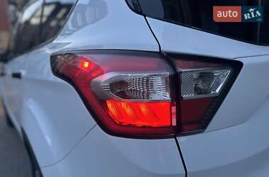 Внедорожник / Кроссовер Ford Escape 2016 в 