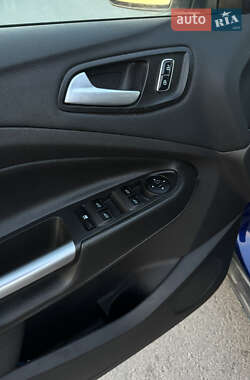 Внедорожник / Кроссовер Ford Escape 2015 в 