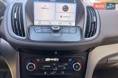 Внедорожник / Кроссовер Ford Escape 2017 в 