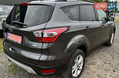 Внедорожник / Кроссовер Ford Escape 2018 в 