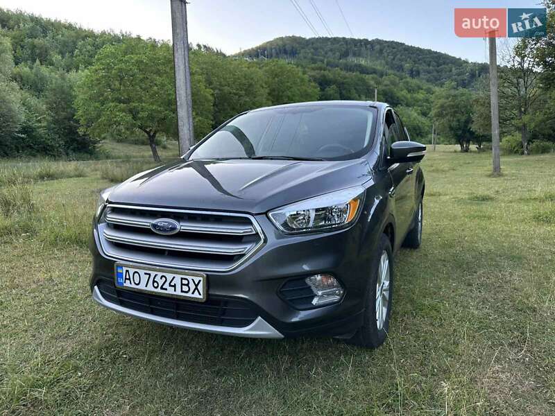Внедорожник / Кроссовер Ford Escape 2017 в Поляне