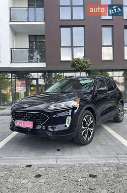 Позашляховик / Кросовер Ford Escape 2021 в Сваляві