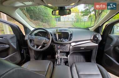 Внедорожник / Кроссовер Ford Escape 2016 в 