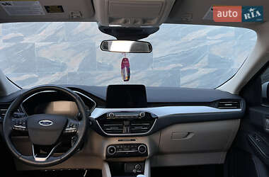 Внедорожник / Кроссовер Ford Escape 2019 в 