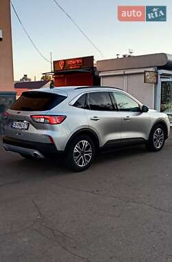 Внедорожник / Кроссовер Ford Escape 2020 в 