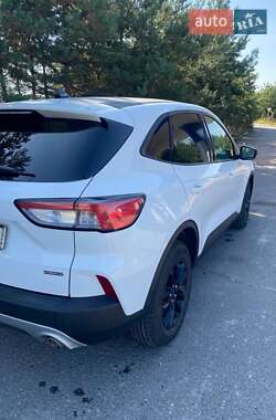 Позашляховик / Кросовер Ford Escape 2019 в 