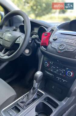 Внедорожник / Кроссовер Ford Escape 2017 в 