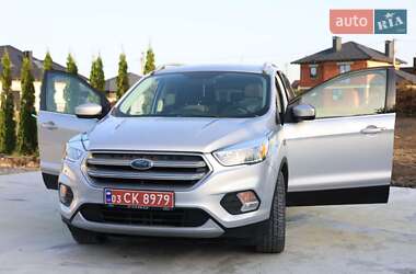 Позашляховик / Кросовер Ford Escape 2017 в 