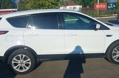 Внедорожник / Кроссовер Ford Escape 2016 в 