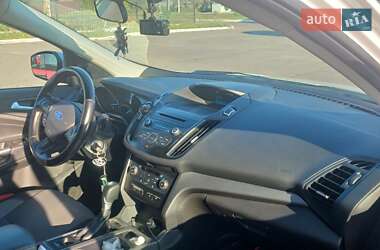 Внедорожник / Кроссовер Ford Escape 2016 в 