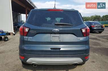 Внедорожник / Кроссовер Ford Escape 2019 в 