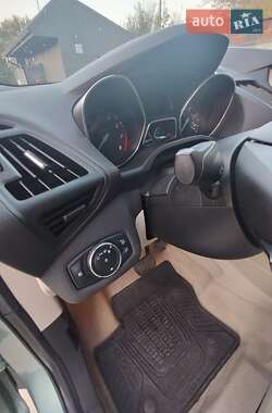 Внедорожник / Кроссовер Ford Escape 2013 в 